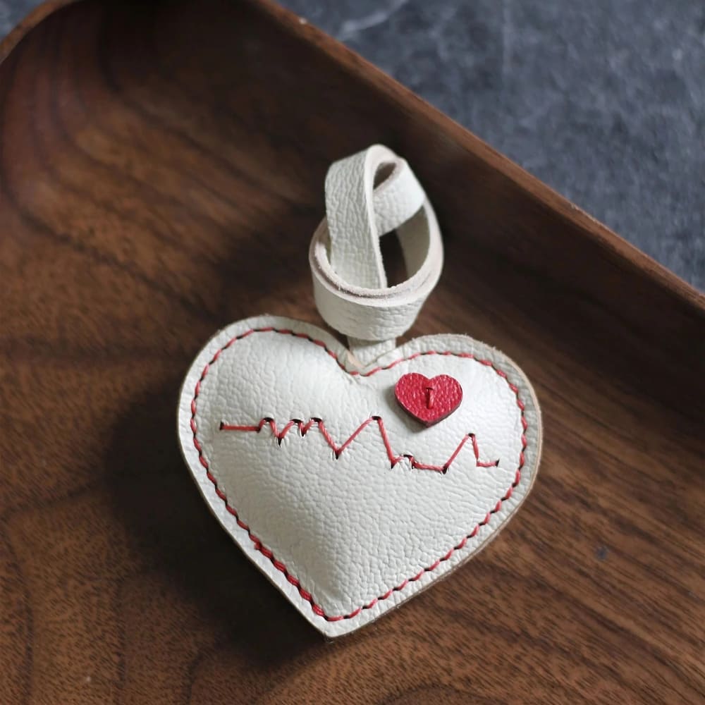 Charm Corazón con Ritmo Cardiaco