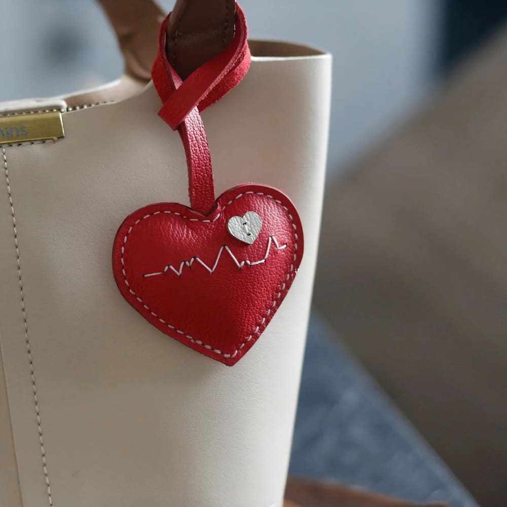 Charm Corazón con Ritmo Cardiaco