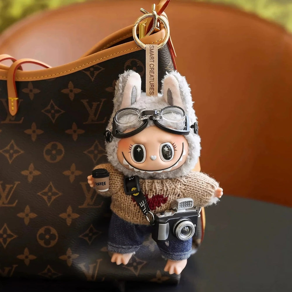 Charm Labubu Turístico