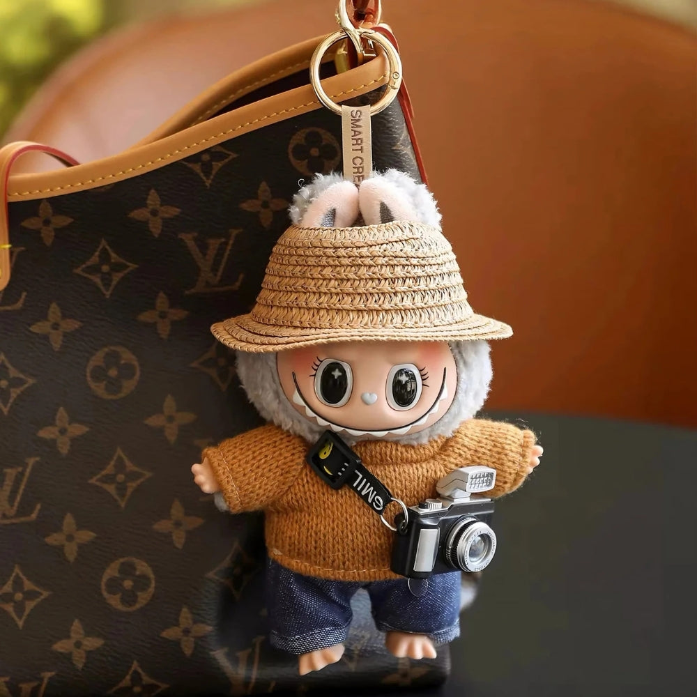 Charm Labubu Turístico